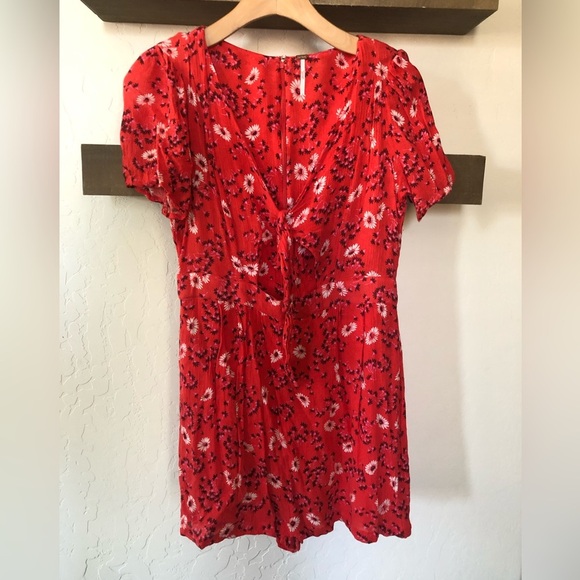FREE PEOPLE|Vibrant red floral romper dress, mini dress•••peakaboo cutout detail - Picture 3 of 14